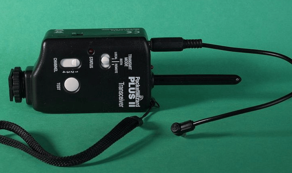 flash trigger with green background